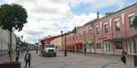 В пешеходном центре Ярославля начали ставить клены в кадках - YarNews.Ru