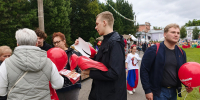 АКТИВИСТЫ КПРФ И ЛЕНИНСКОГО КОМСОМОЛА ПОЗДРАВИЛИ ЖИТЕЛЕЙ КОМСОМОЛЬСКОГО РАЙОНА С ПРАЗДНИКОМ - КПРФ