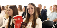 Свердловские школьники получили первые паспорта в преддверии Дня Государственного флага России - Информационный портал Свердловской области