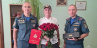 Руководство Главного управления поздравило Заслуженного спасателя Российской Федерации с юбилеем - ГУ МЧС МО