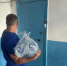 "Молодая Гвардия" доставила питьевую воду пожилым людям в Бердянске . - Городской округ Бердянск