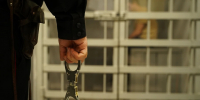 В Ульяновске мужчина в розыске украл из кассы караоке-бара 10 тысяч рублей - Комсомольская правда