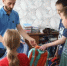 В Омской области первоклассникам к 1 сентября вручили школьные портфели - Om1.Ru
