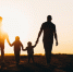 Happy family silhouette on the sunset - РИА 7 Новостей