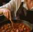 Гуляш получается жестким даже после часа тушения: какое мясо зря режут слишком мелко - ProKazan.Ru