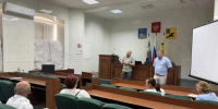 Дмитрий Панков встретился с жильцами многоквартирного дома микрорайона Южный, пострадавшего в июле при атаке БПЛА со стороны ВСУ. - Грайворонский муниципальный округ