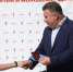 Накануне Дня флага глава Астрахани Игорь Редькин вручил паспорта школьникам - Punkt-a.info