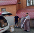 Иерей Михаил Степанков совершает молебен перед отправкой гуманитарной помощи - UstLabInfo.Ru