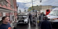 Следователи выясняют обстоятельства страшного ДТП у Аничкова моста - Комсомольская правда