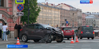 У Аничкова моста две машины вылетели на тротуар: пострадали шестеро - ГТРК Санкт-Петербург