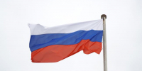 В Магадане сотни колымчан объединились на торжественной акции в преддверии Дня российского флага - Администрация Магаданской области