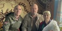 В селе Сагайское Каратузского муниципального депутат Егор Васильев и глава округа Константин Тюнин заехали поздравить нашего ветерана труда Смышляевой. - Каратузский район