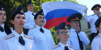 Живой триколор на набережной: три ведомства, один флаг, одна страна - УФСИН