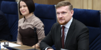 На фото – заместитель председателя правительства Челябинской области Антон Артемов, приветствует участников встречи, автор фото – Наиль Фаттахов, АО «Обл-ТВ», Изображение. - Правительство Челябинской области