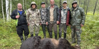 Охотники и медведь / Фото: Минприроды Республики Алтай - ИА Амител