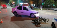 Мотоцикл столкнулся с автомобилем в Югре — пострадали два человека - СургутИнформТВ