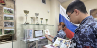 Государственному флагу России посвятили выставку росгвардейцы на Сахалине - Росгвардия