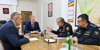 Губернатору Алтайского края Виктору Томенко представили временно исполняющего обязанности руководителя Главного управления Федеральной службы судебных приставов по региону - Администрация Алтайского края