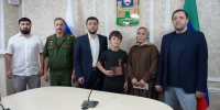 Медаль Суворова передали семье погибшего участника СВО Саида Абдурашидова из Хасавюрта - Администрация МО г. Хасавюрт
