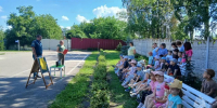 Сотрудники МЧС России научили воспитанников детского сада правилам поведения при пожаре - МЧС