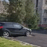 В Сургуте на Комсомольском проспекте новый асфальт положили вокруг припаркованной машины // ФОТОФАКТ - ИА СИА-Пресс