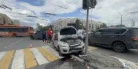 После смертельного ДТП на Ленинградской площади в Омске увеличат островок безопасности - Om1.Ru