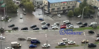Машины тонут в центре Новосибирска из-за мощного ливня - Gorsite.Ru