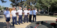 Следователи СКР почтили память жертв теракта в Минводах - Телеканал СвоёТВ