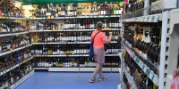 Осуждена югорчанка, которая тайком вынесла из магазина коньяк и выпила его - Комсомольская Правда