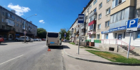 В Барнауле женщина лишалась пальца в автобусе, зацепившись кольцом за винт - Комсомольская Правда
