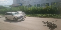 Подросток-мотоциклист пострадал в тройном ДТП на улице Тварковского в Омске - Комсомольская Правда