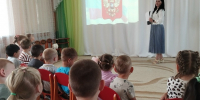 Новомосковский библиотекарь провела патриотический урок «Я живу в России» - ИА Новомосковск Сегодня