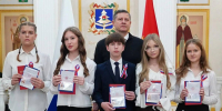 Егор Ковальчук вручил паспорта юным жителям Брянщины - БрянскToday.Ru