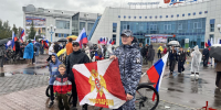 Росгвардейцы поддержали в Абакане праздничную акцию ко Дню Государственного флага России - Росгвардия