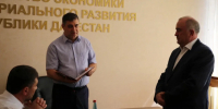 Коллектив Минэкономразвития Дагестана поздравил Камиля Изиева с 55-летием - Министерство экономики и территориального развития