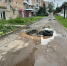 Яму на тротуаре вдоль улицы Горького в Ижевске обещают отремонтировать ко Дню знаний - Сусанин