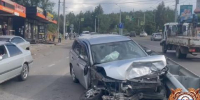 Пожилой водитель устроил ДТП с тремя автомобилями и въехал в торговый павильон в Иркутске - Baikal24.Ru