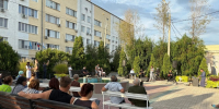 В Астраханском онкодиспансере состоялся концерт в рамках акции «Музыка у фонтана» - Южная Волна