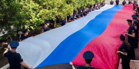 В Орле развернули двадцатиметровый флаг России - OrelGrad.Ru