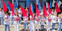 Патриотическая акция «Мой Триколор» состоялась на площади возле городского Дома культуры в Апшеронске - Газета Апшеронский рабочий