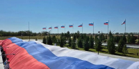 В Парке покорителей космоса впервые развернули 100-метровый Государственный флаг Российской Федерации - Правительство Саратовской области