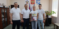 Чемпиона России по триатлону Дмитрия Карпеева поздравил глава Белореченского района - Газета Огни Кавказа