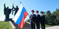 В преддверии Дня Государственного флага Российской Федерации сотрудники следственного управления Следственного комитета Российской Федерации по Томской области приняли участие во Всероссийской акции #ПоднятьФлаг - Следственный комитет