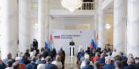 Вячеслав Федорищев вручил государственные награды жителям Самарской области накануне Дня флага России - Волга Ньюс