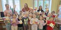 В библиотеке им. А.С. Пушкина прошёл мастер-класс ко Дню Государственного флага России - Гатчинская служба новостей