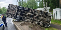Рейсовый автобус опрокинулся на Выборгском шоссе в Ленобласти - Online47.Ru