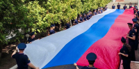 В Орле судебные приставы развернули двадцатиметровый флаг Российской Федерации - Орловский Вестник