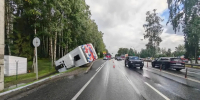 13 человек пострадали в аварии с автобусом в Ленобласти - tvspb.ru - ТК Санкт-Петербург