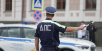 В Кингисеппе на взятке попались гаишники. Водителя с наличными ждали полтора часа - 47 новостей