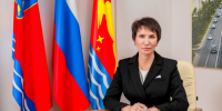Лариса Поликанова: Наш флаг объединяет миллионы людей разных возрастов, профессий, вероисповеданий, этносов, зажигая в душах безусловную любовь к России - Мэрия города Магадана